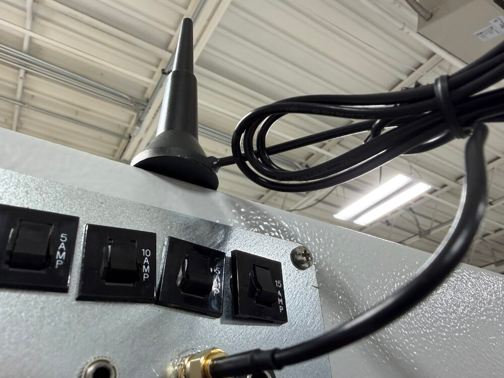 Position the antenna upright